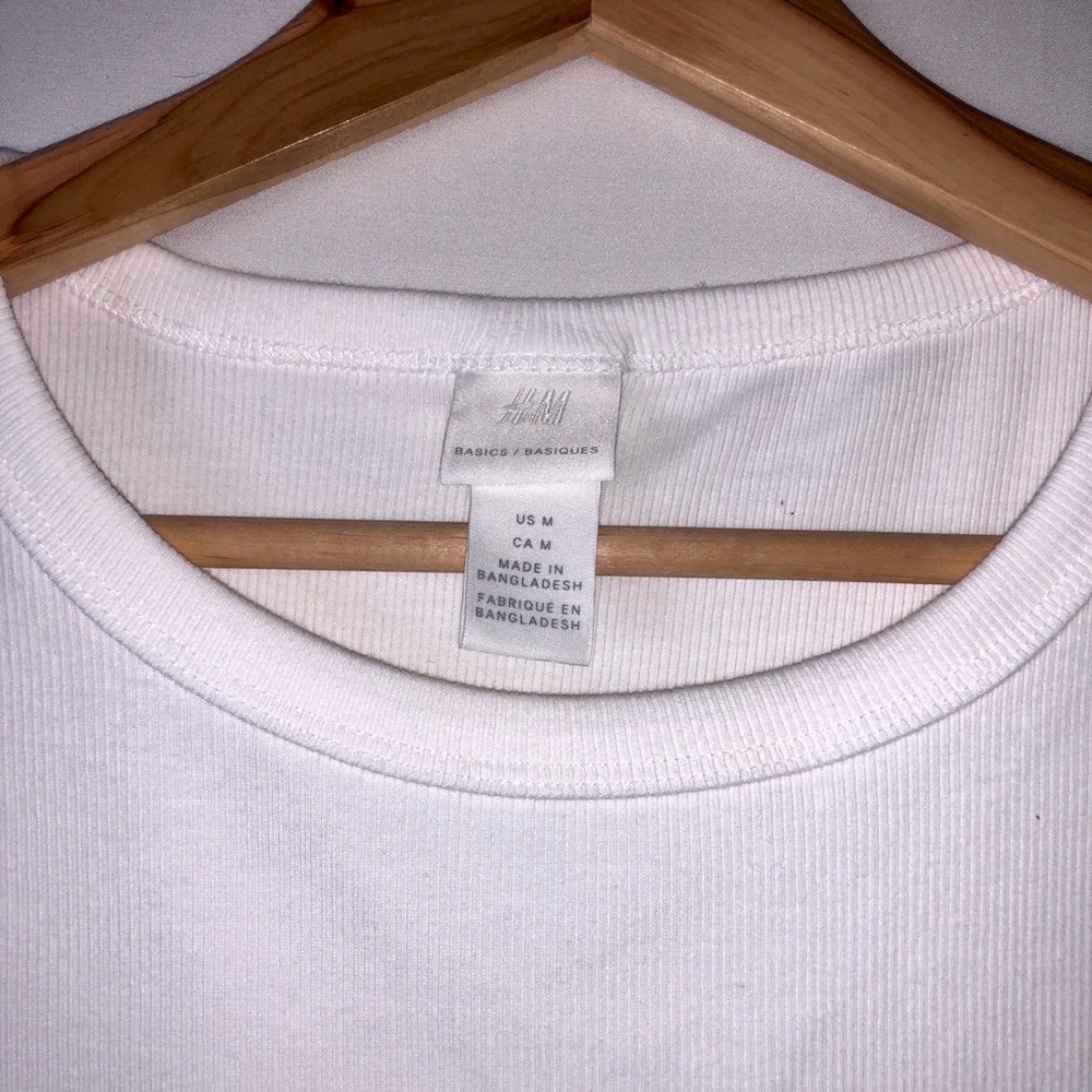 H&M plain white tee - Picture 2 of 2